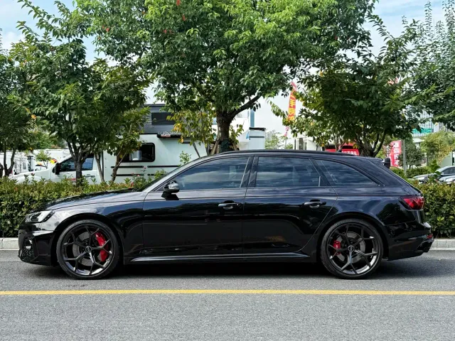 Audi RS 4 — Фото автомобиля 4