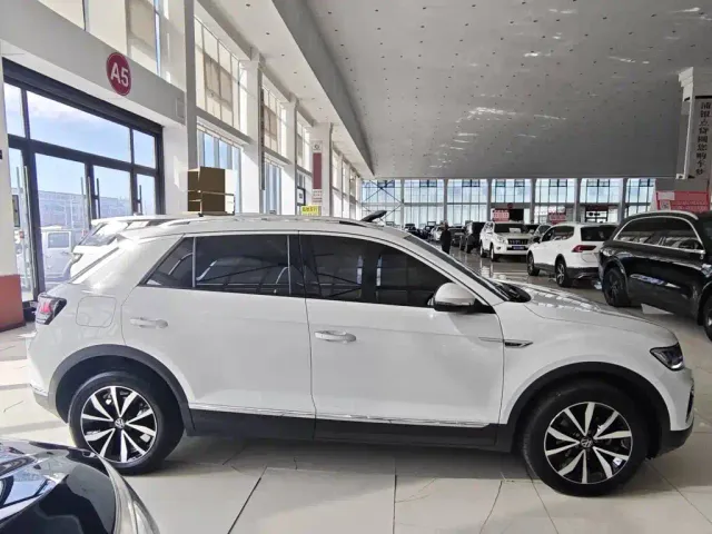 Volkswagen T-Roc — Фото автомобиля 4