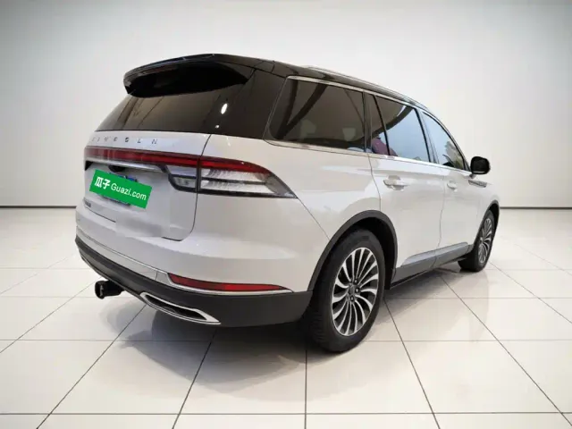 Lincoln Aviator — Фото автомобиля 4
