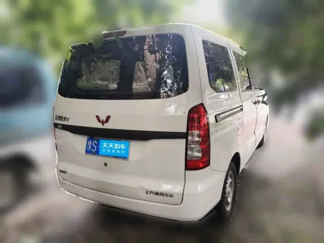 Wuling Hongguang V — Фото автомобиля 5