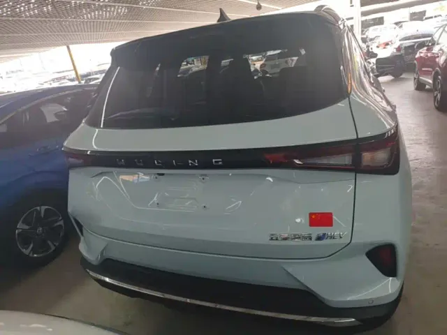 Wuling Asta — Фото автомобиля 5