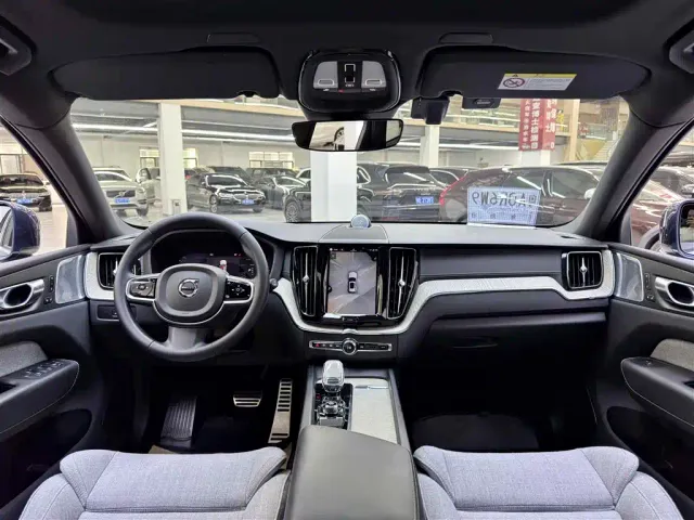 Volvo XC60 — Фото автомобиля 12