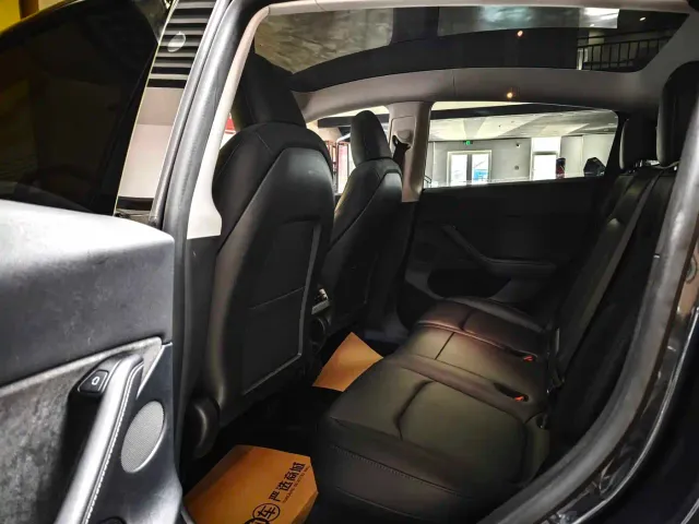 Tesla Model Y — Фото автомобиля 10