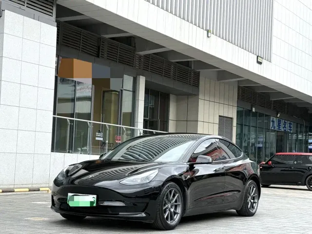 Фотография автомобиля — Tesla Model 3