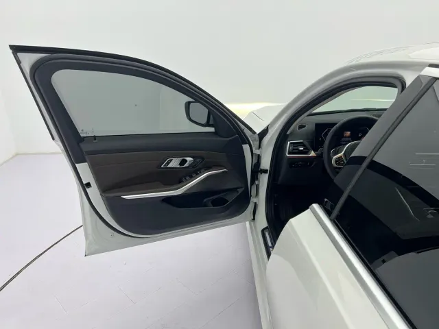 BMW 3 Series — Фото автомобиля 21