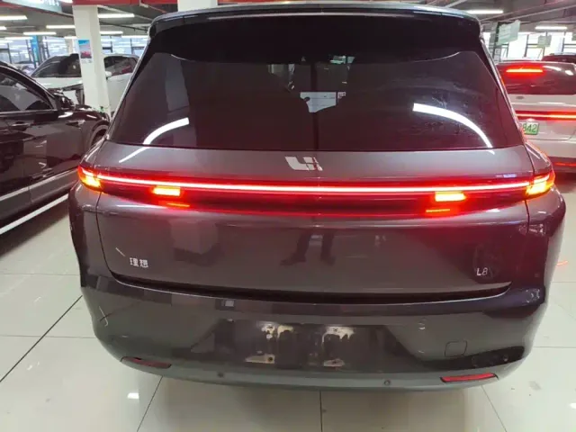 Li Auto L8 — Фото автомобиля 5
