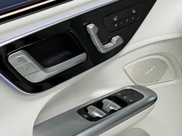 Mercedes-Benz EQE SUV — Фото автомобиля 10