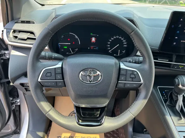Toyota Sienna — Фото автомобиля 18