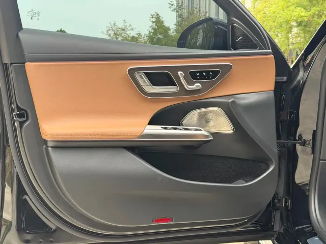 Mercedes-Benz E-Class — Фото автомобиля 4