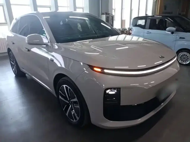 Li Auto L6 — Фото автомобиля 3