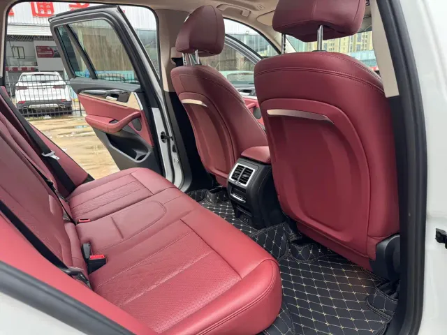 BMW iX3 — Фото автомобиля 12