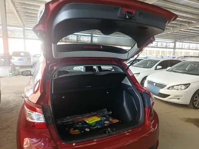 Nissan Tiida — Фото автомобиля 18