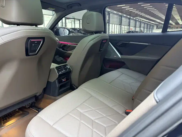 BMW 5 Series — Фото автомобиля 12