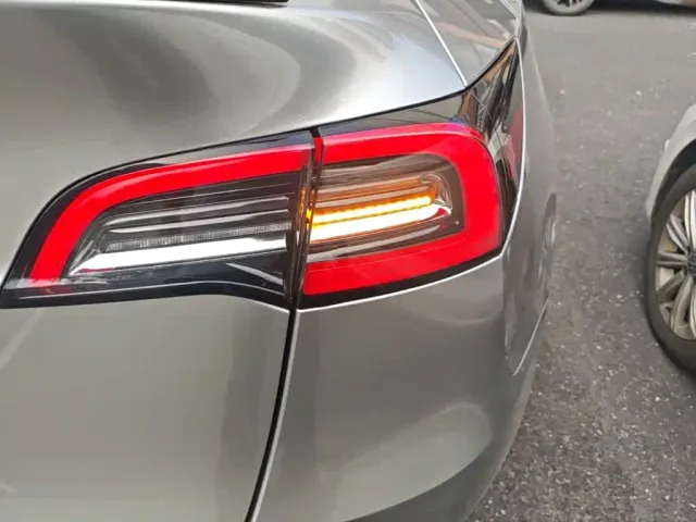 Tesla Model Y — Фото автомобиля 7