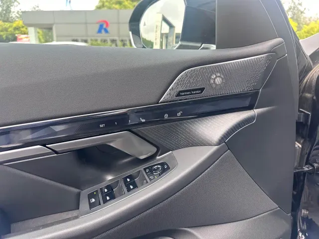 BMW i5 — Фото автомобиля 8