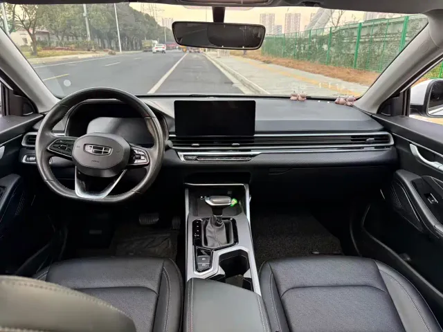 Geely Emgrand — Фото автомобиля 11