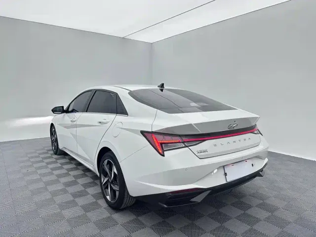 Hyundai Elantra — Фото автомобиля 4