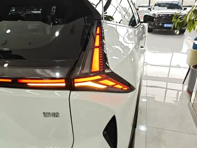 Geely Boyue — Фото автомобиля 7