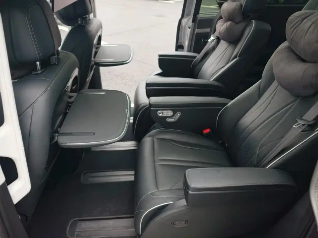 Xpeng X9 — Фото автомобиля 12