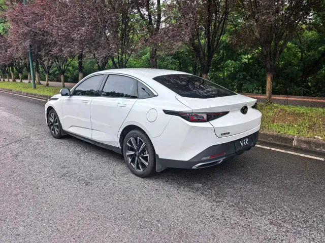 Changan Eado — Фото автомобиля 4