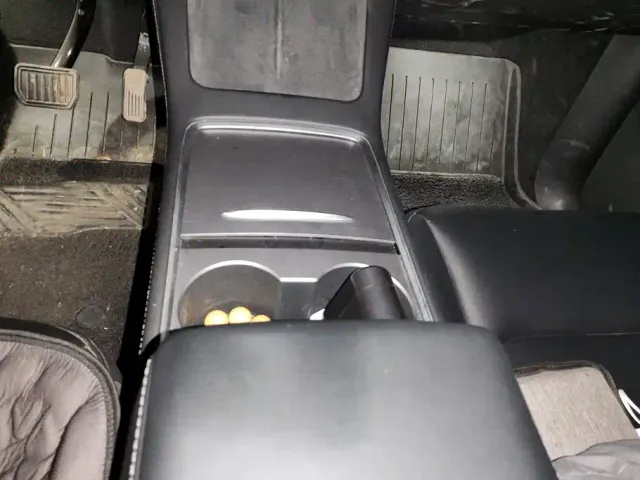 Tesla Model Y — Фото автомобиля 15
