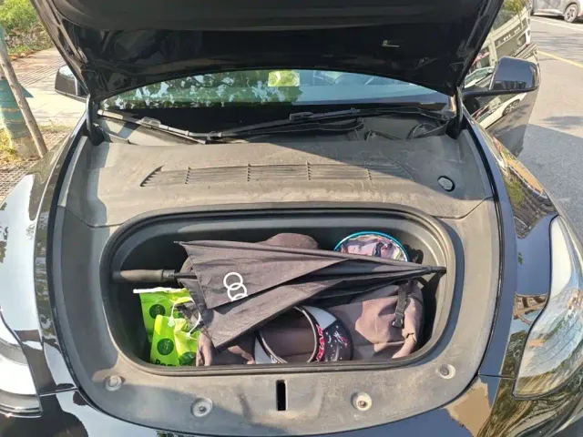 Tesla Model Y — Фото автомобиля 21