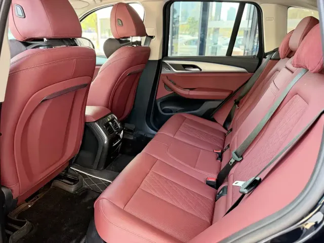 BMW iX3 — Фото автомобиля 9