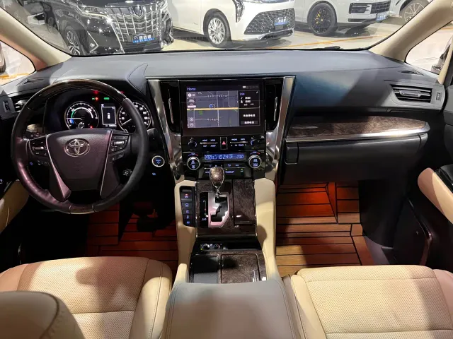 Toyota Vellfire — Фото автомобиля 12
