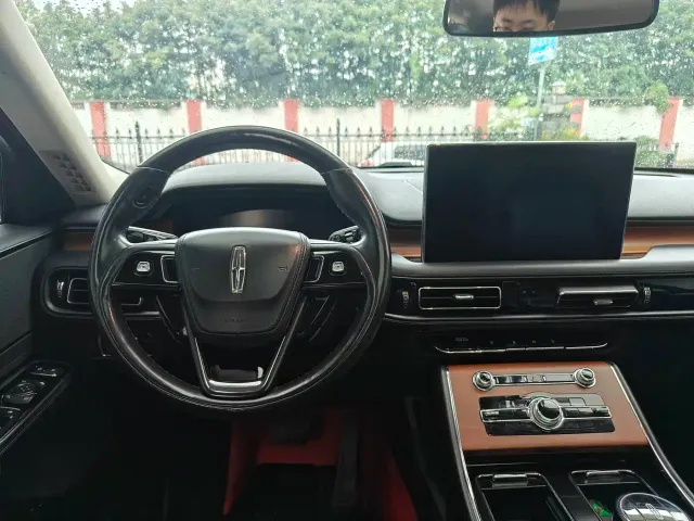 Lincoln Aviator — Фото автомобиля 13