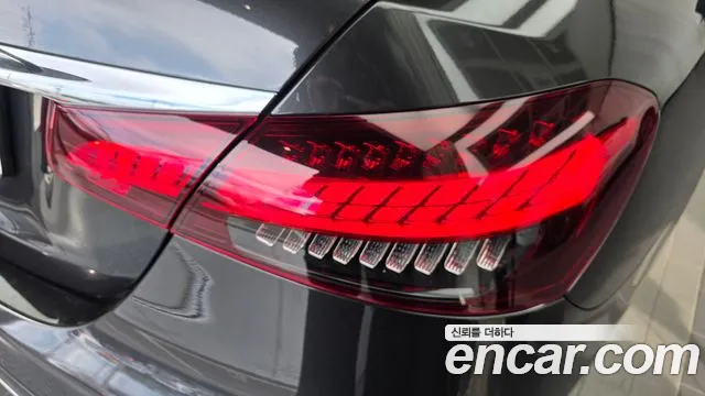 Mercedes-Benz E-Class — Фото автомобиля 19