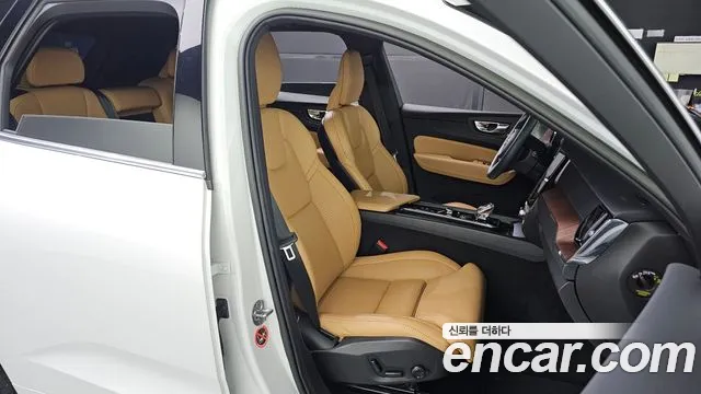 Volvo XC60 Generation 2 — Фото автомобиля 26