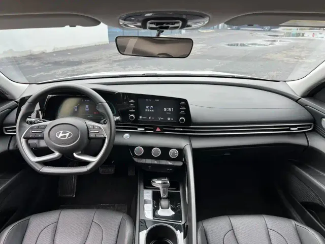 Hyundai Elantra — Фото автомобиля 5