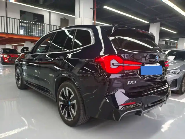 BMW iX3 — Фото автомобиля 11