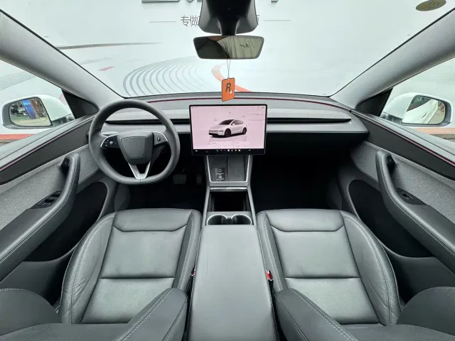 Tesla Model Y — Фото автомобиля 7
