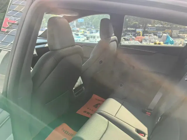 Tesla Model Y — Фото автомобиля 6
