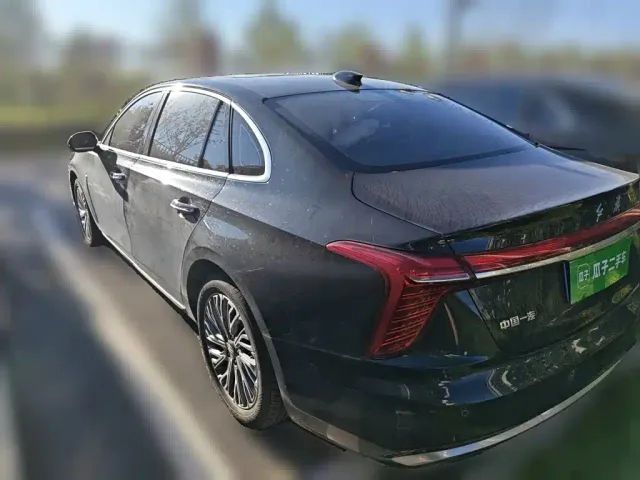 Hongqi H5 — Фото автомобиля 24