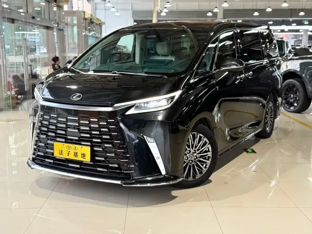Фотография автомобиля — Lexus LM