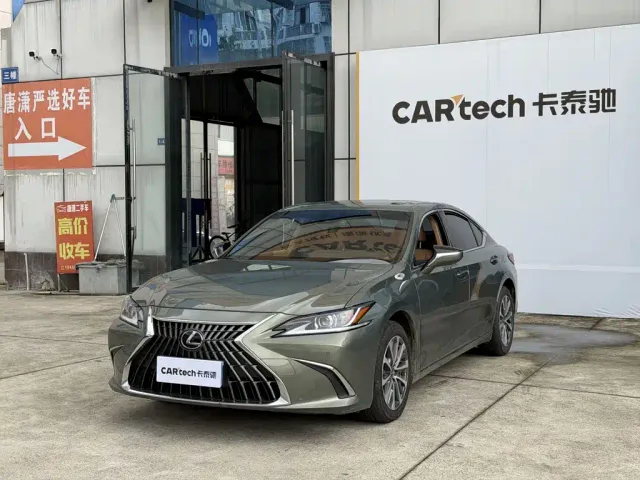 Фотография автомобиля — Lexus ES