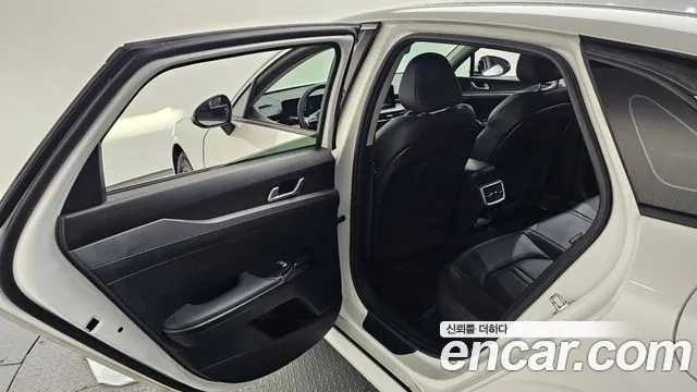 Kia K5 Новый K5 3 поколение 2.0 LPi(Для проката) — Фото автомобиля 17