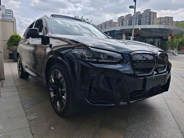 BMW iX3 — Фото автомобиля 3