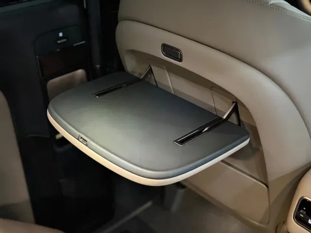 Li Auto MEGA — Фото автомобиля 11