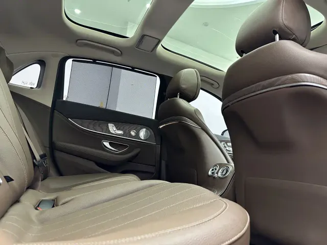Mercedes-Benz E-Class — Фото автомобиля 15