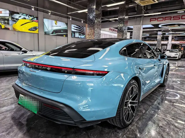 Porsche Taycan — Фото автомобиля 5