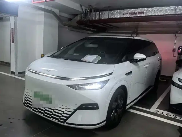 Фотография автомобиля — Xpeng X9