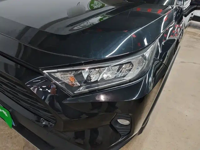 Toyota RAV4 — Фото автомобиля 23