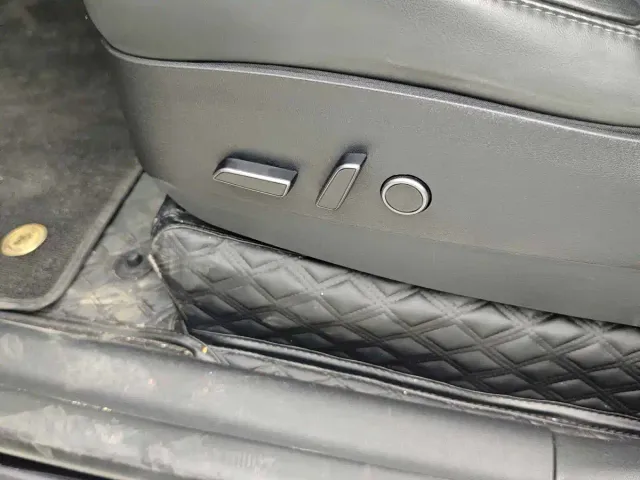 Tesla Model Y — Фото автомобиля 25