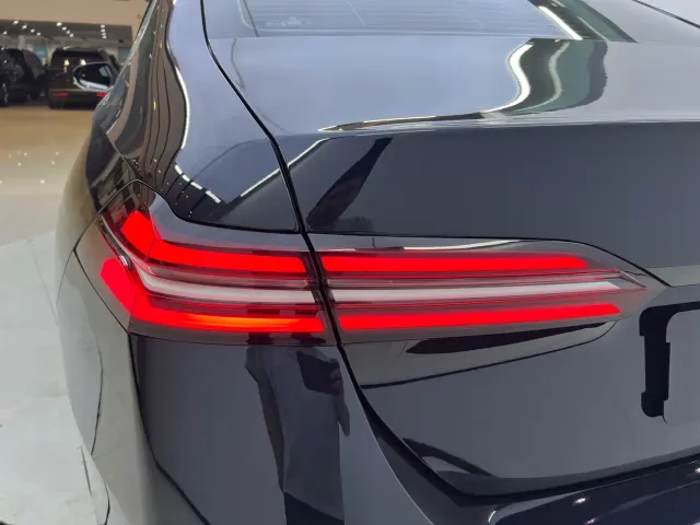 BMW 5 Series — Фото автомобиля 8