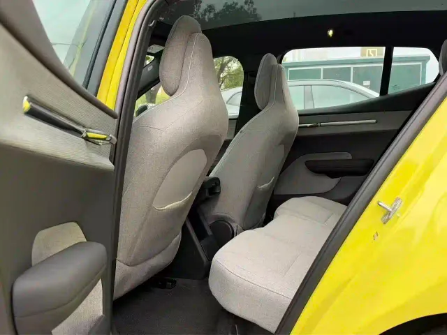Volvo EX30 — Фото автомобиля 5