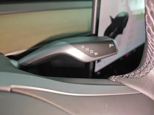 Tesla Model Y — Фото автомобиля 13