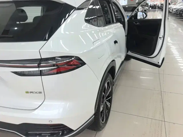 Roewe RX5 — Фото автомобиля 7